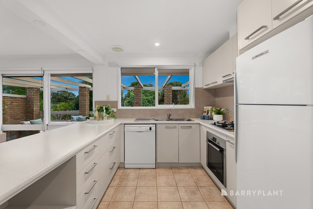 18 Cavendish Avenue, Wantirna, VIC 3152, Wantirna - Thumbnail 3