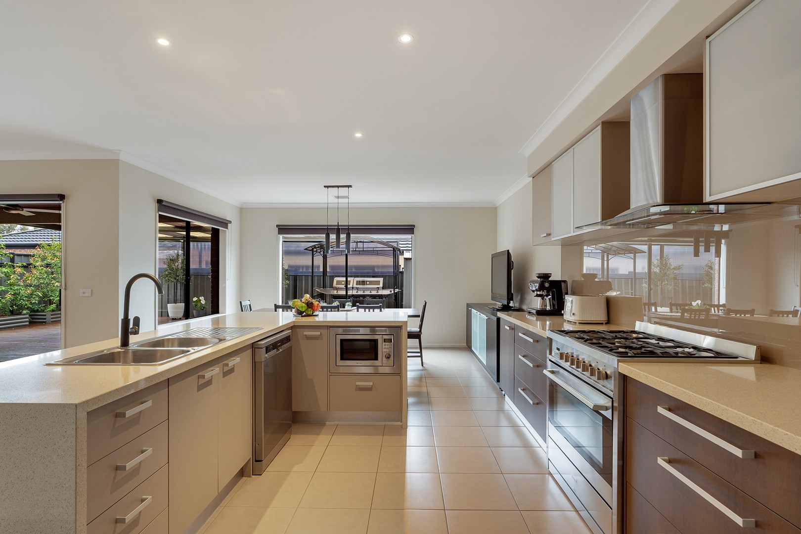 18 Clapham Way, Craigieburn, VIC 3064, Craigieburn - Thumbnail 4