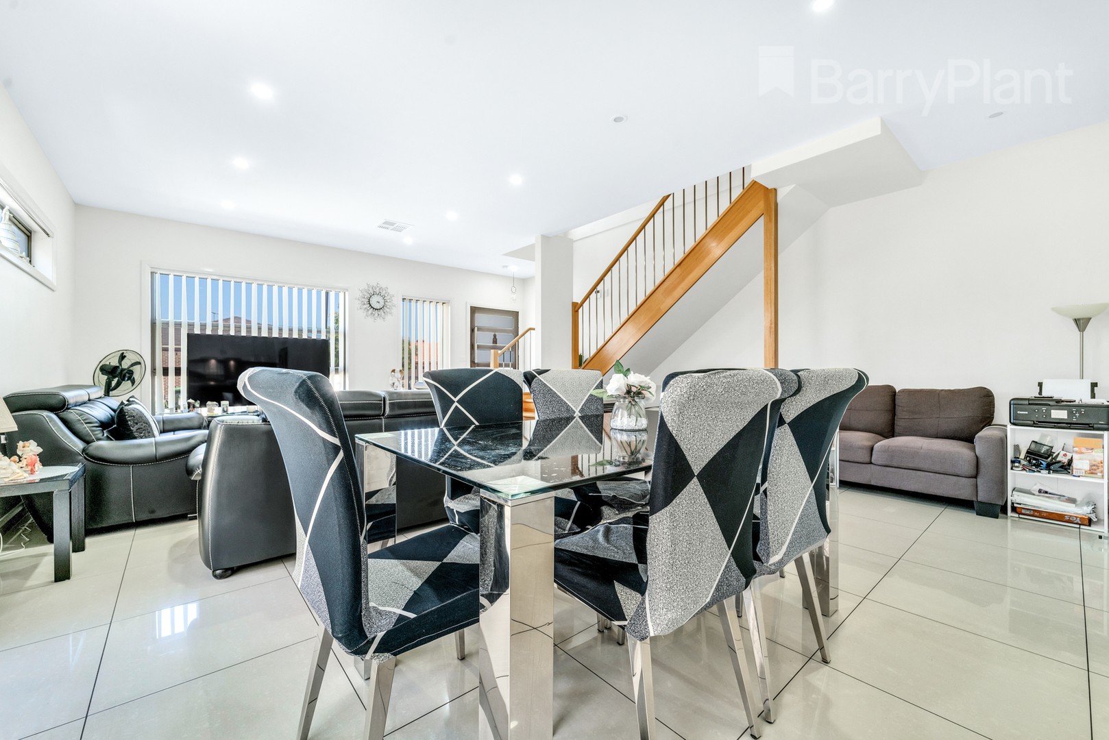 18 Coronet Avenue, Roxburgh Park, VIC 3064, Roxburgh Park - Thumbnail 2