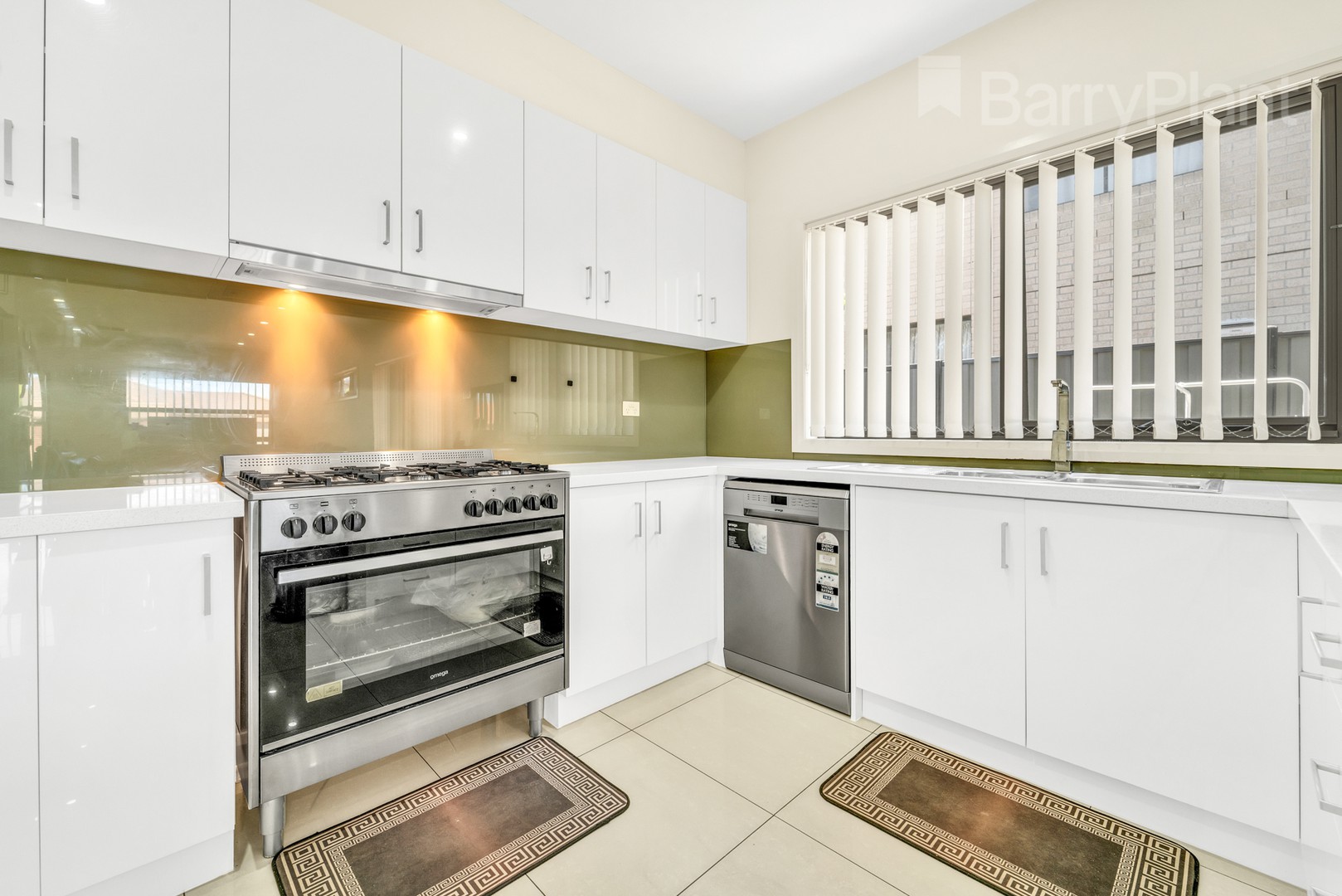 18 Coronet Avenue, Roxburgh Park, VIC 3064 - Thumbnail 2 - 16/12/2021