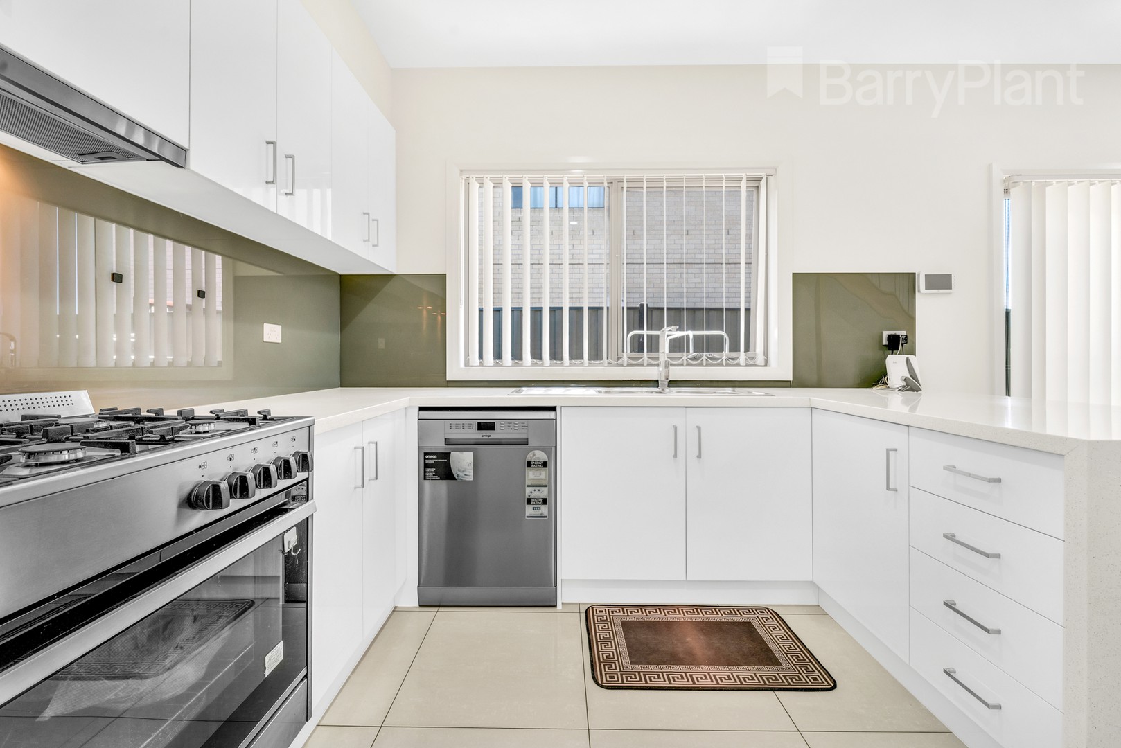 18 Coronet Avenue, Roxburgh Park, VIC 3064, Roxburgh Park - Thumbnail 4