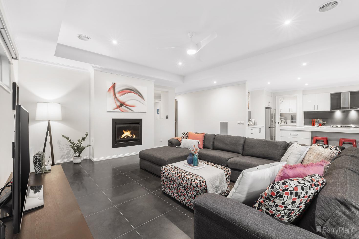 18 Curnola Avenue, Doncaster, VIC 3108, Doncaster - Thumbnail 2