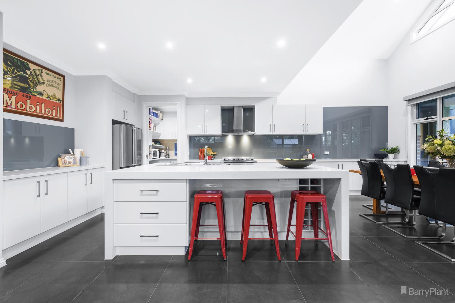 18 Curnola Avenue, Doncaster, VIC 3108, Doncaster - Thumbnail 3