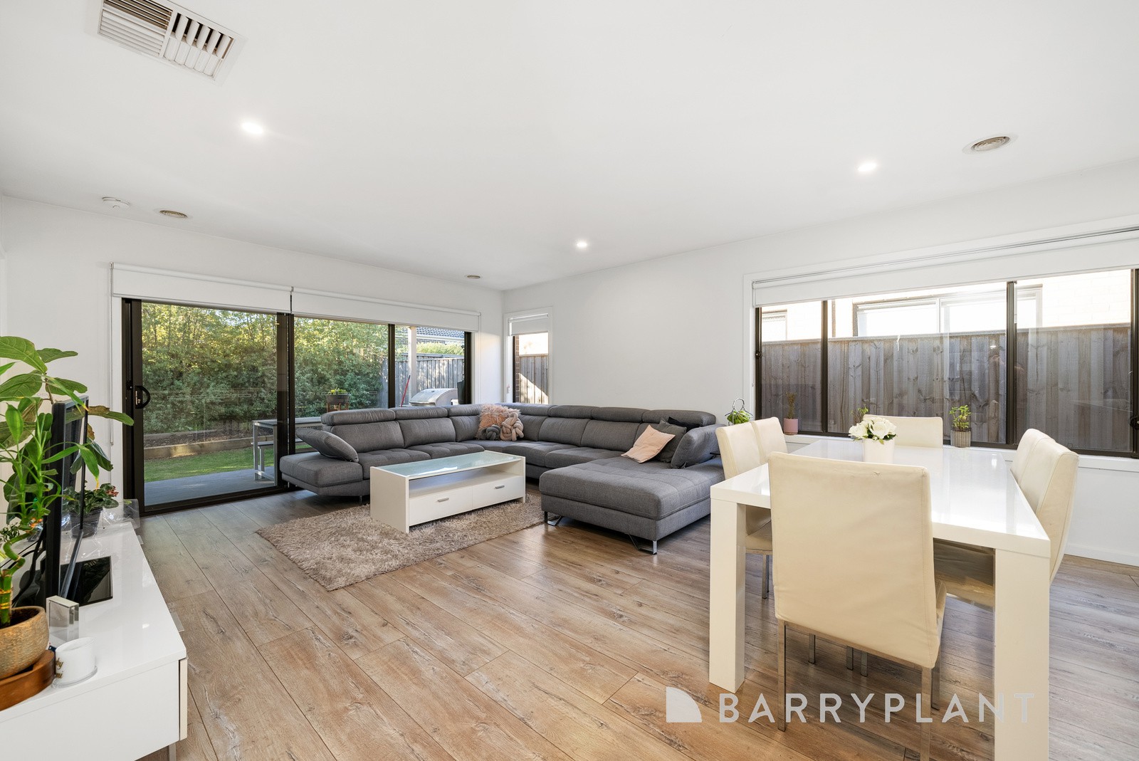 18 Dalveen Drive, Fraser Rise, VIC 3336, Fraser Rise - Thumbnail 4