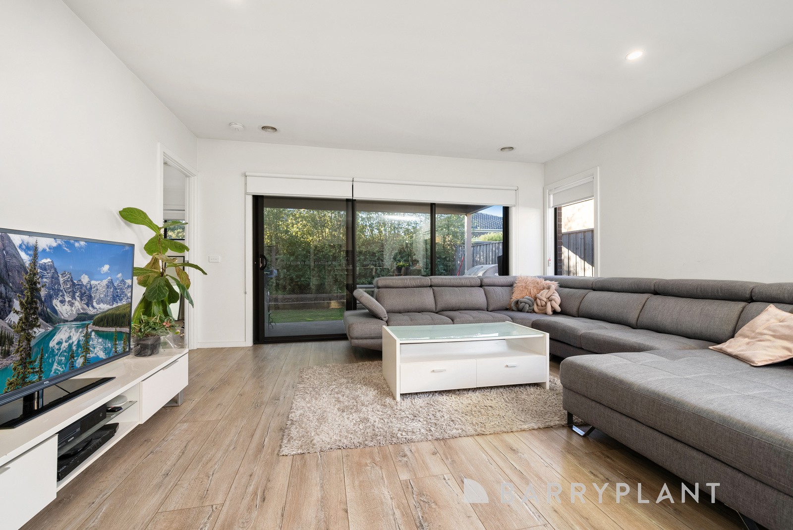 18 Dalveen Drive, Fraser Rise, VIC 3336, Fraser Rise - Thumbnail 5
