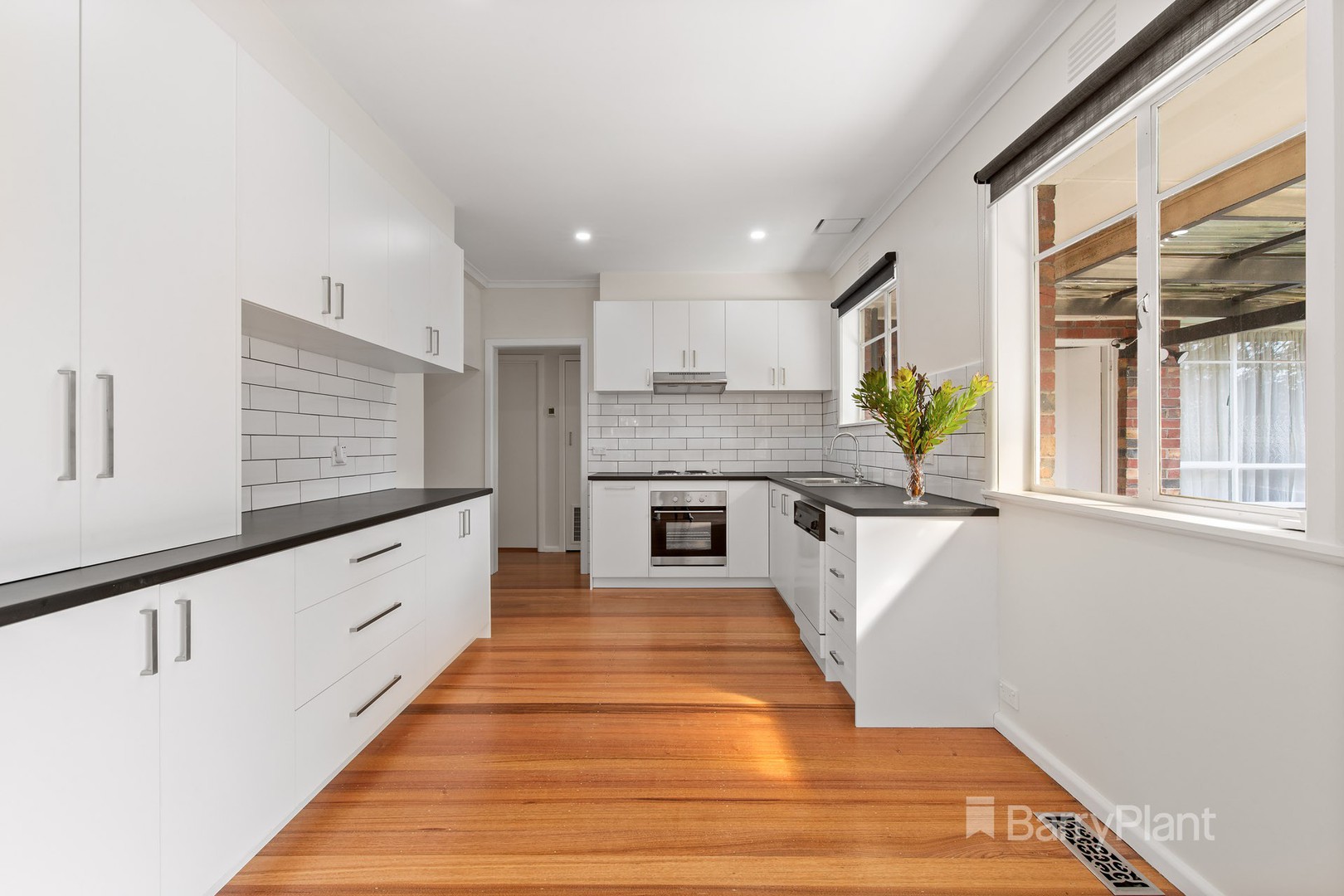 18 Dampier Grove, Mitcham, VIC 3132 - Thumbnail 2 - 28/09/2023