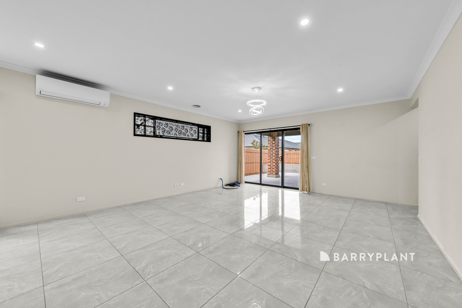 18 Deegan Way, Cranbourne East, VIC 3977, Cranbourne East - Thumbnail 4