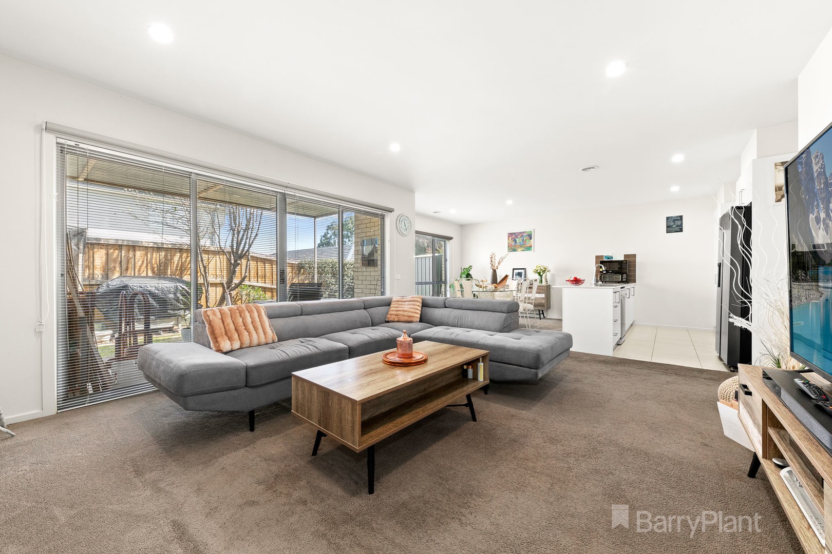 18 Denistoun Crescent, Cranbourne, VIC 3977, Cranbourne - Thumbnail 2