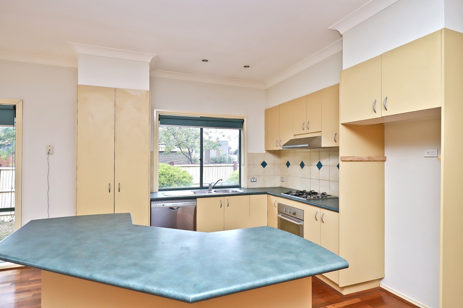18 Edgbaston Parade, Caroline Springs, VIC 3023, Caroline Springs - Thumbnail 3
