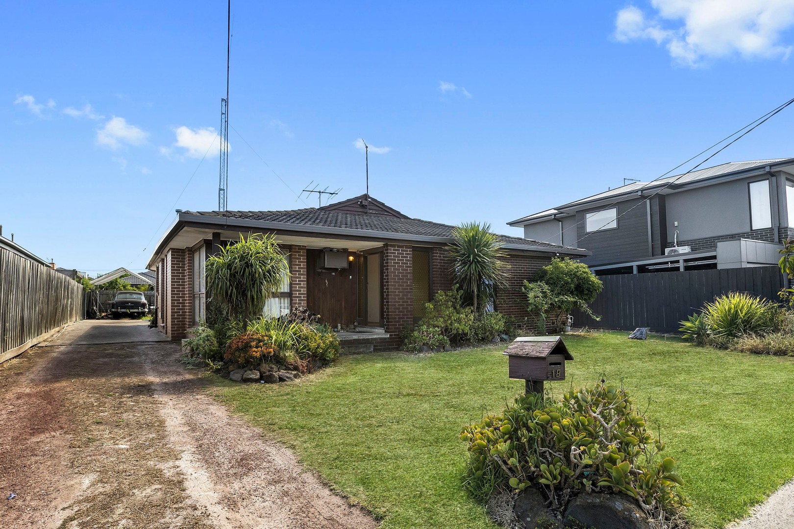 18 Ellen Avenue, Keilor East, VIC 3033 - Thumbnail 2 - 17/02/2022