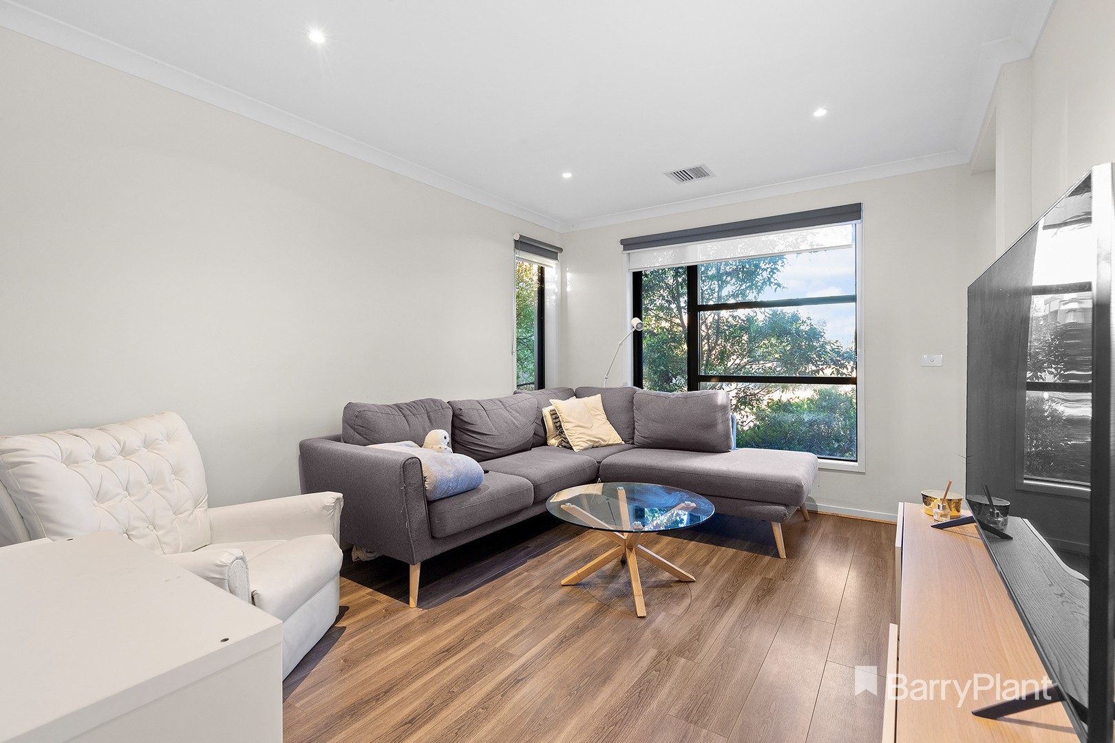 18 Fenix Way, Clyde North, VIC 3978, Clyde North - Thumbnail 3