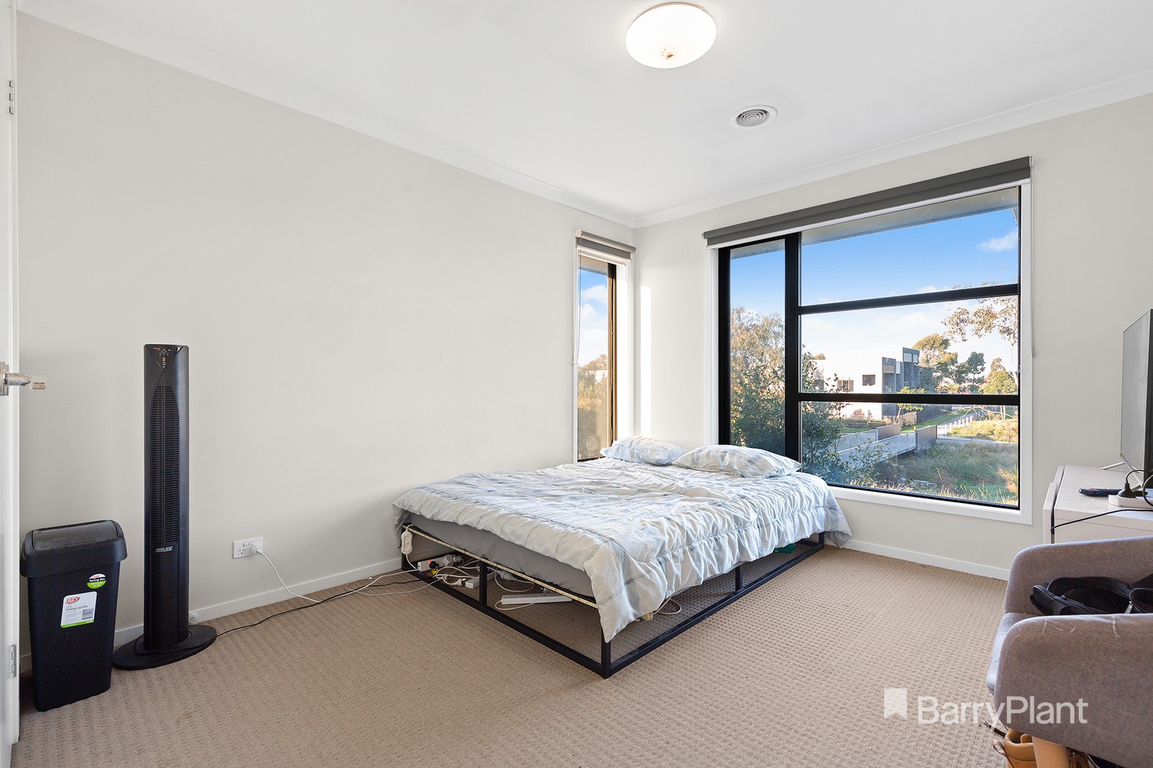 18 Fenix Way, Clyde North, VIC 3978, Clyde North - Thumbnail 4