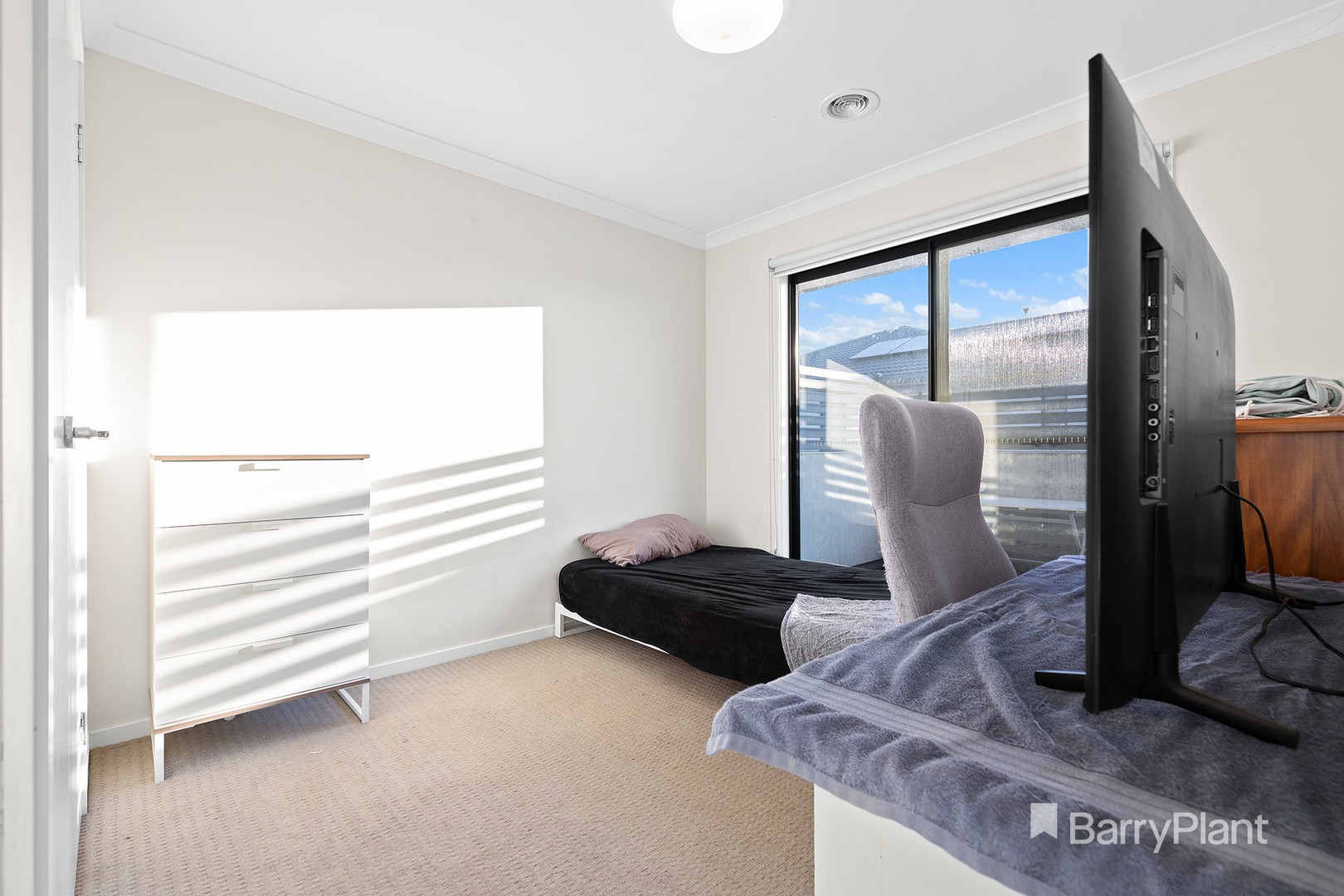 18 Fenix Way, Clyde North, VIC 3978, Clyde North - Thumbnail 6