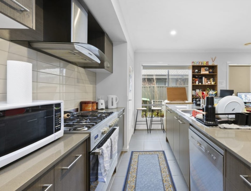 18 Flewin Av, Miners Rest, VIC 3352, Miners Rest - Thumbnail 2