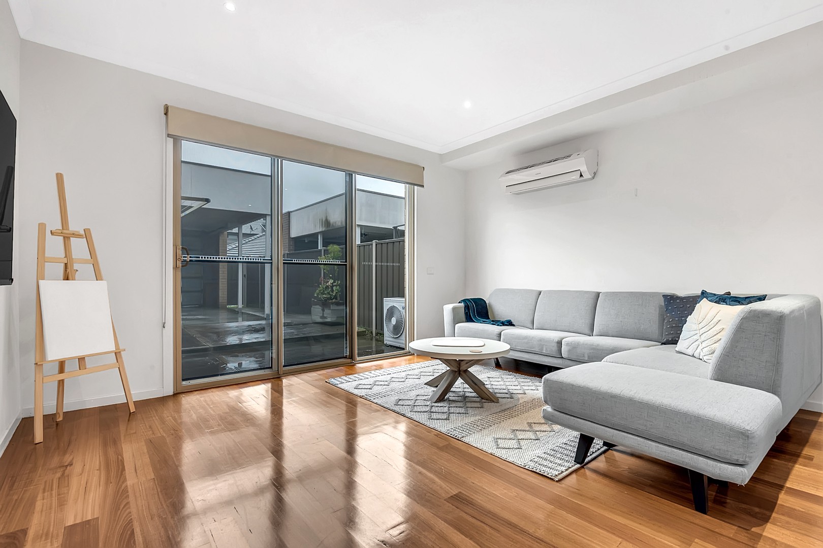 18 Furlong Street, Craigieburn, VIC 3064, Craigieburn - Thumbnail 3