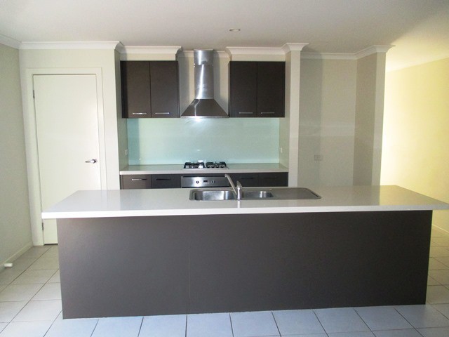 18 Garland Terrace, Point Cook, VIC 3030, Point Cook - Thumbnail 2