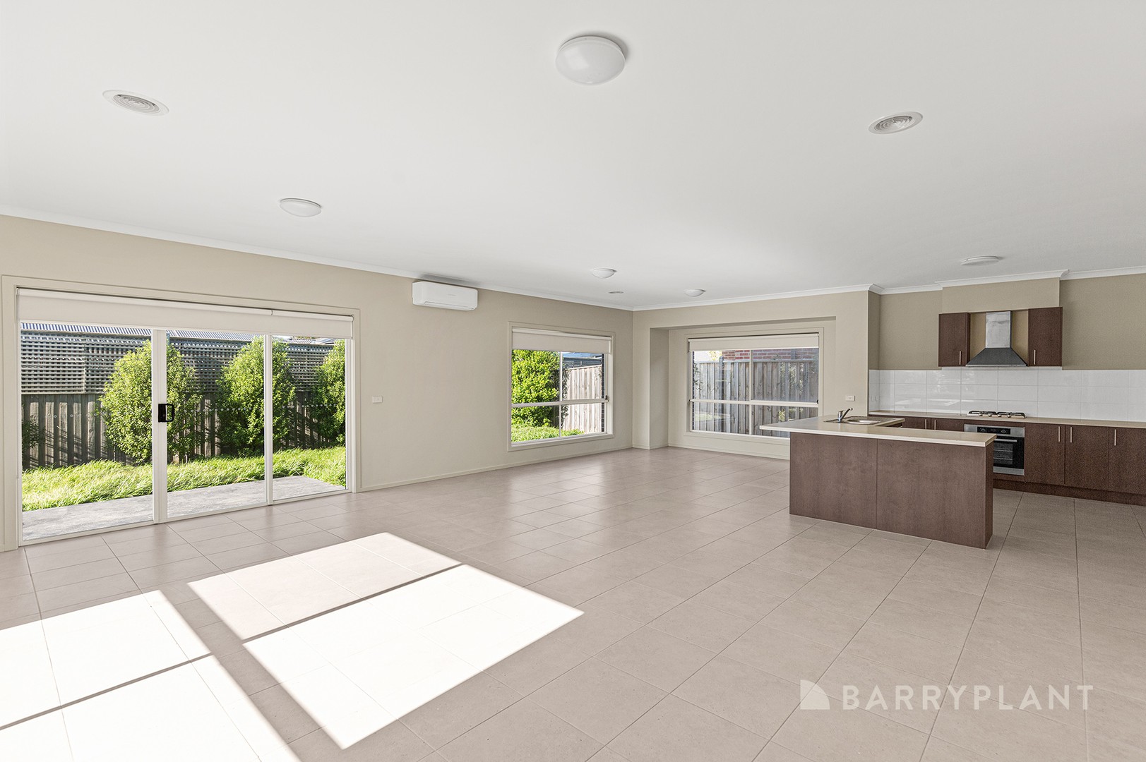 18 Golden Banksia Drive, Officer, VIC 3809, Officer - Thumbnail 2
