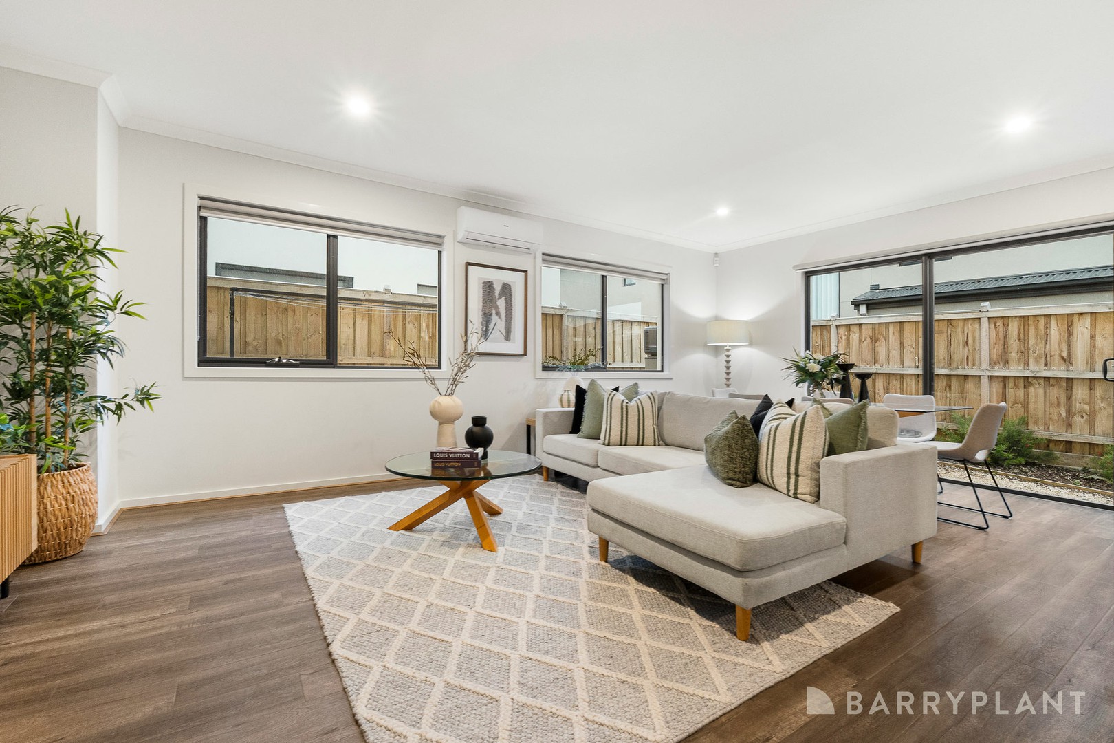 18 Greenfinch Drive, Clyde North, VIC 3978 - Thumbnail 2 - 19/11/2025