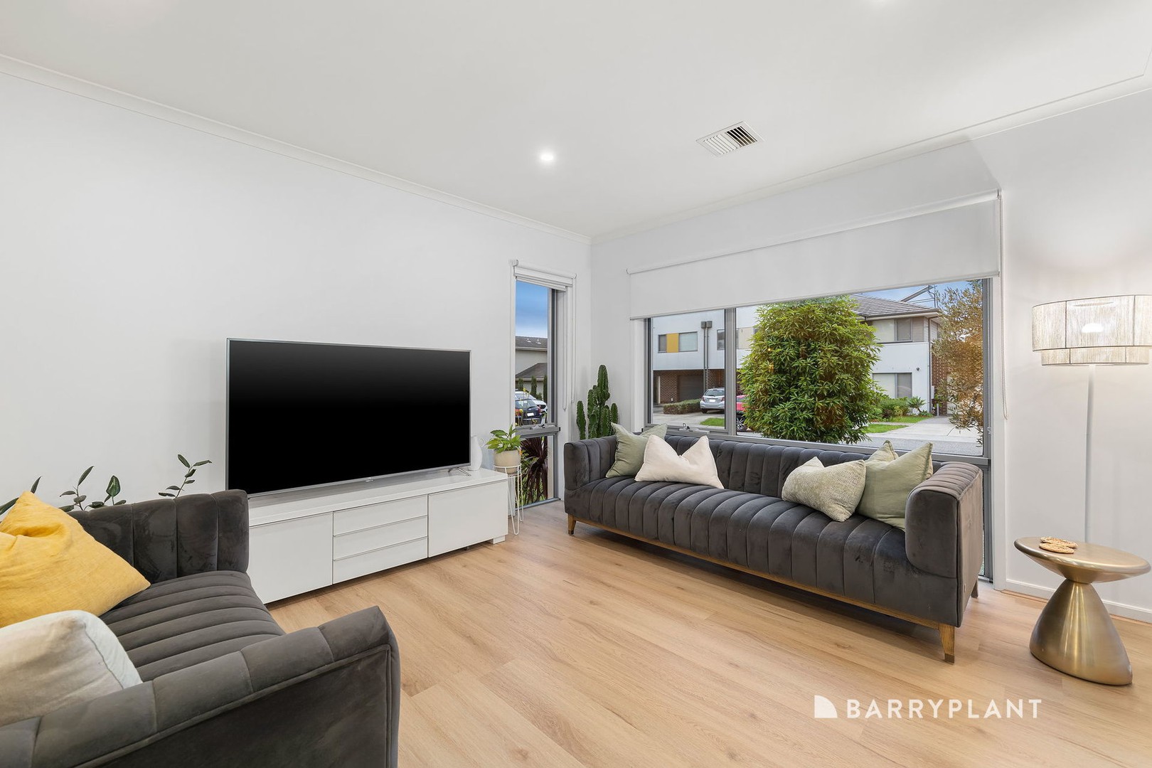 18 Grove Way, Wantirna South, VIC 3152 - Thumbnail 2 - 07/05/2026