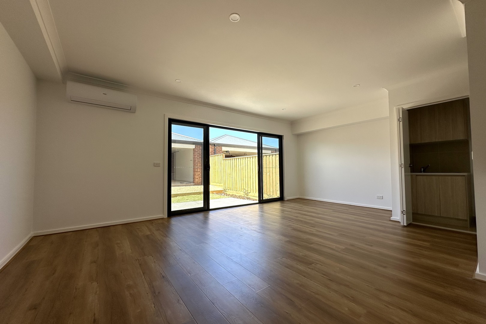 18 Harlequin Avenue, Deanside, VIC 3336, Deanside - Thumbnail 4