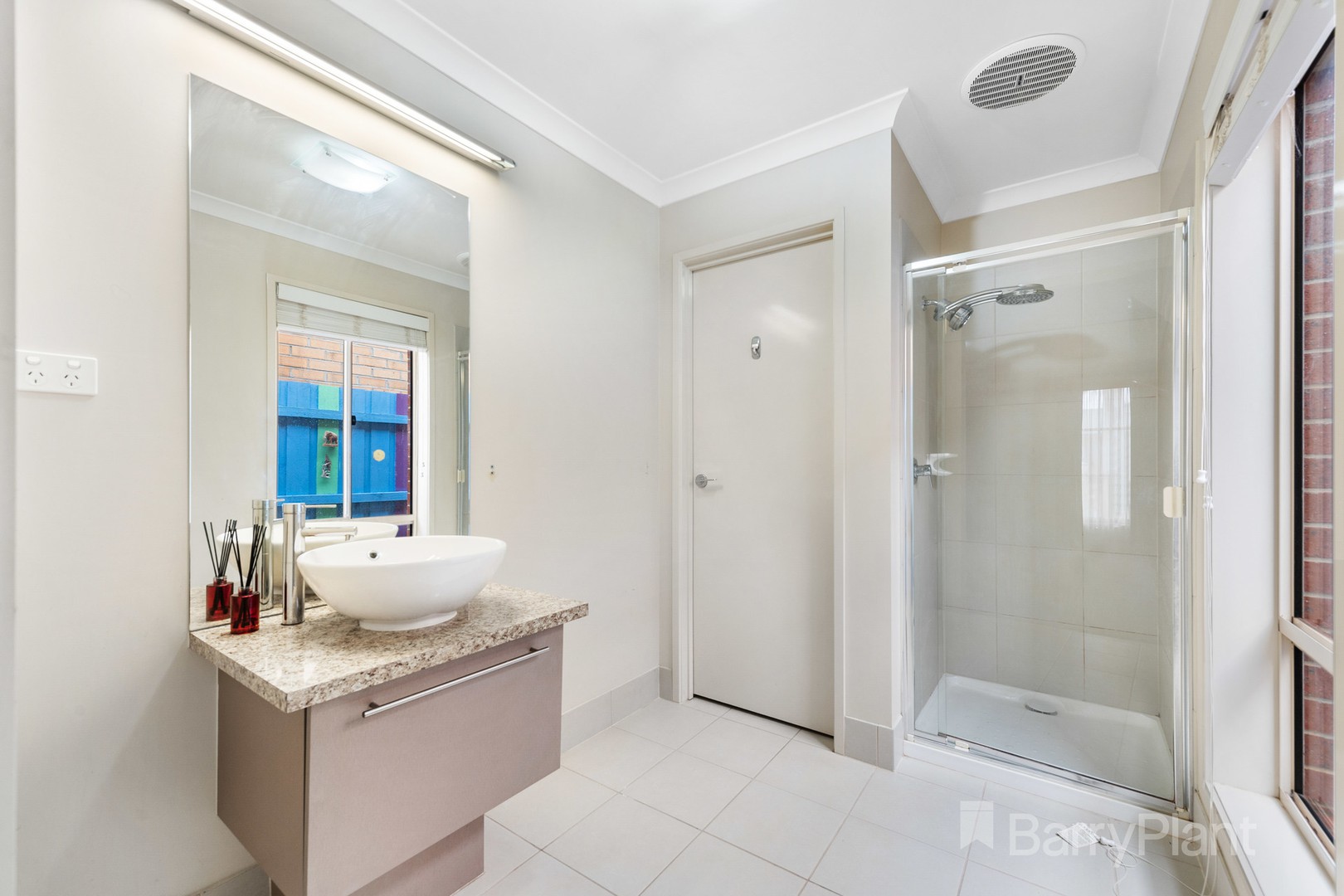 18 Hollybrook Street, Melton South, VIC 3338, Melton South - Thumbnail 3
