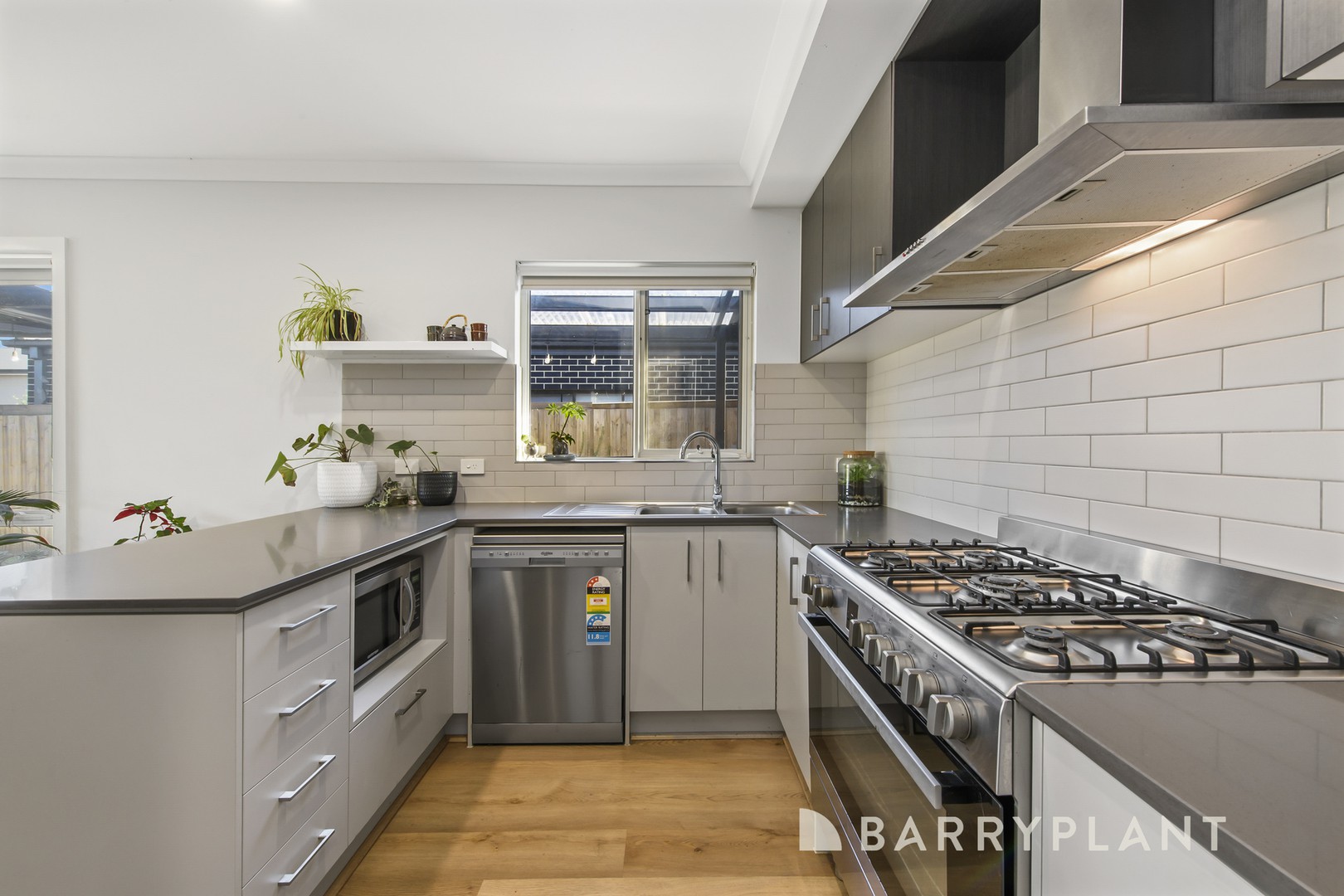 18 Hourigan Way, Werribee, VIC 3030, Werribee - Thumbnail 8