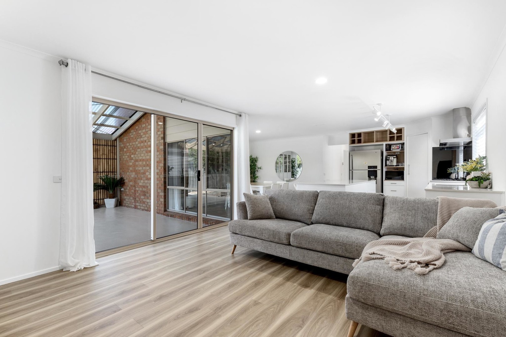 18 John Paul Drive, Hillside, VIC 3037, Hillside - Thumbnail 6