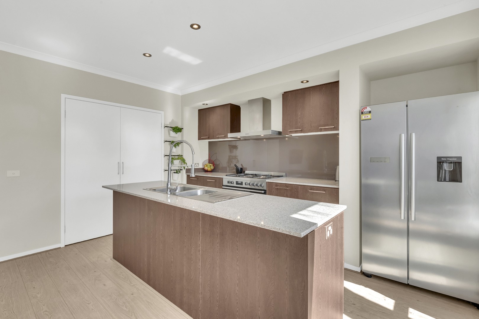18 Jonesfield Street, Craigieburn, VIC 3064, Craigieburn - Thumbnail 2