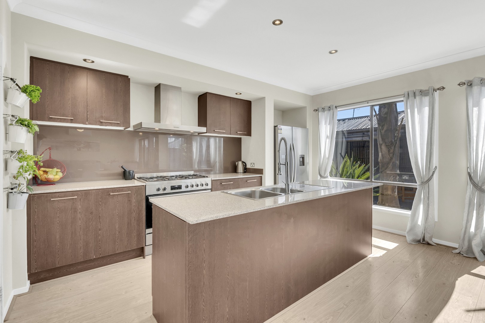 18 Jonesfield Street, Craigieburn, VIC 3064, Craigieburn - Thumbnail 3