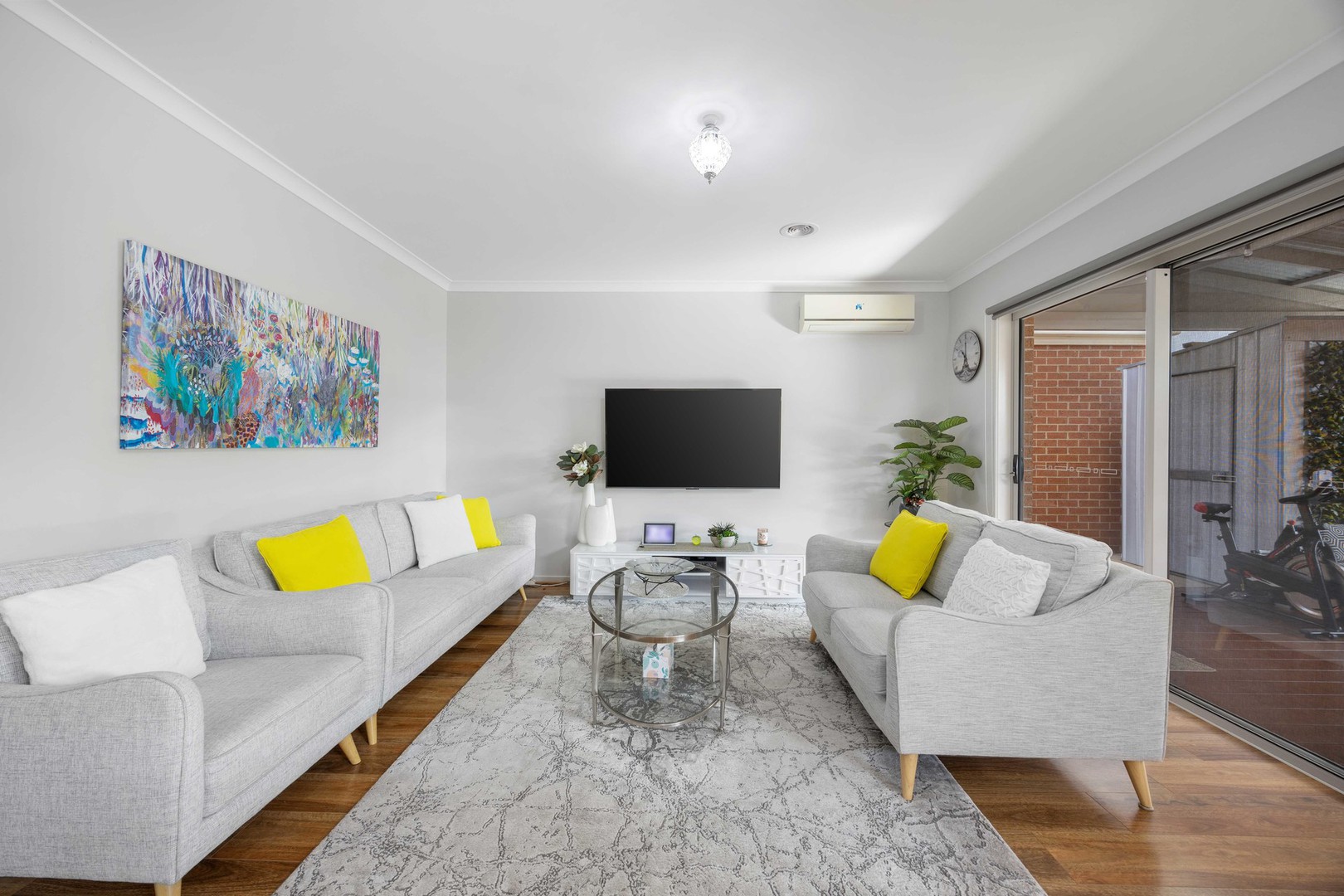 18 Kennedy Drive, Fraser Rise, VIC 3336 - Thumbnail 2 - 09/04/2026