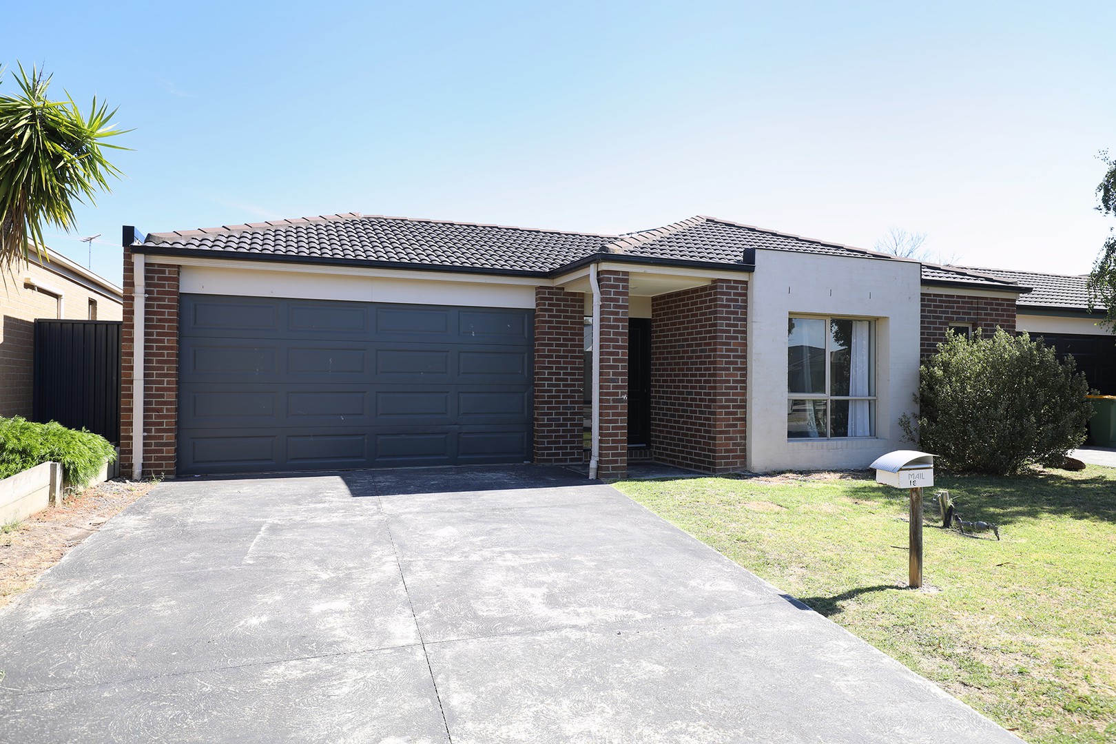 18 Kingsdale Crescent, Pakenham, VIC 3810, Pakenham - Thumbnail 2