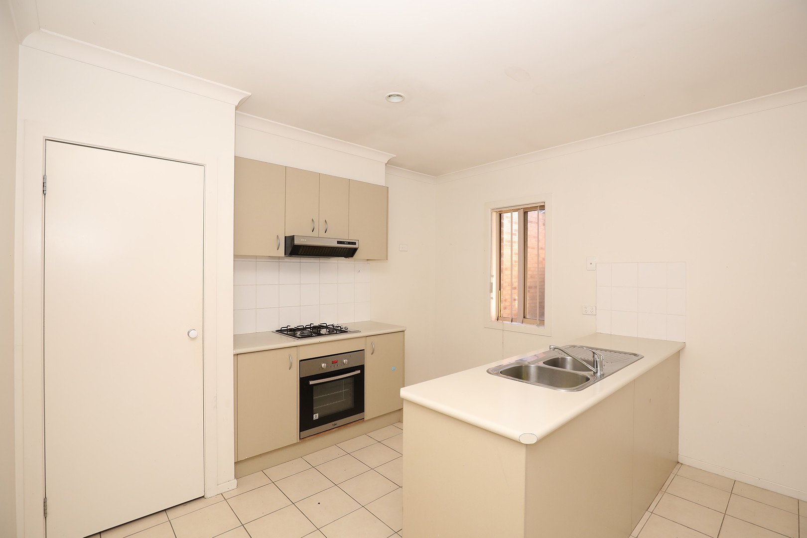 18 Kingsdale Crescent, Pakenham, VIC 3810, Pakenham - Thumbnail 3