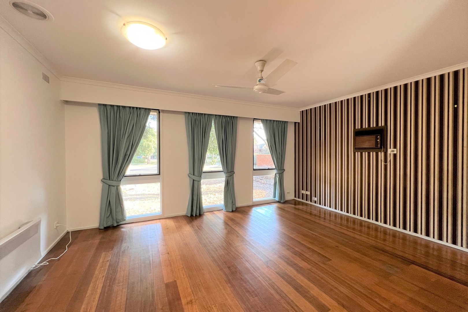 18 Kurrajong Crescent, Melton South, VIC 3338 - Thumbnail 2 - 31/08/2026