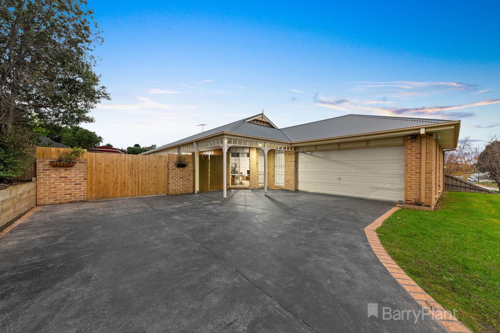 18 Livingstone Boulevard, Pakenham, VIC 3810, Pakenham - Thumbnail 2