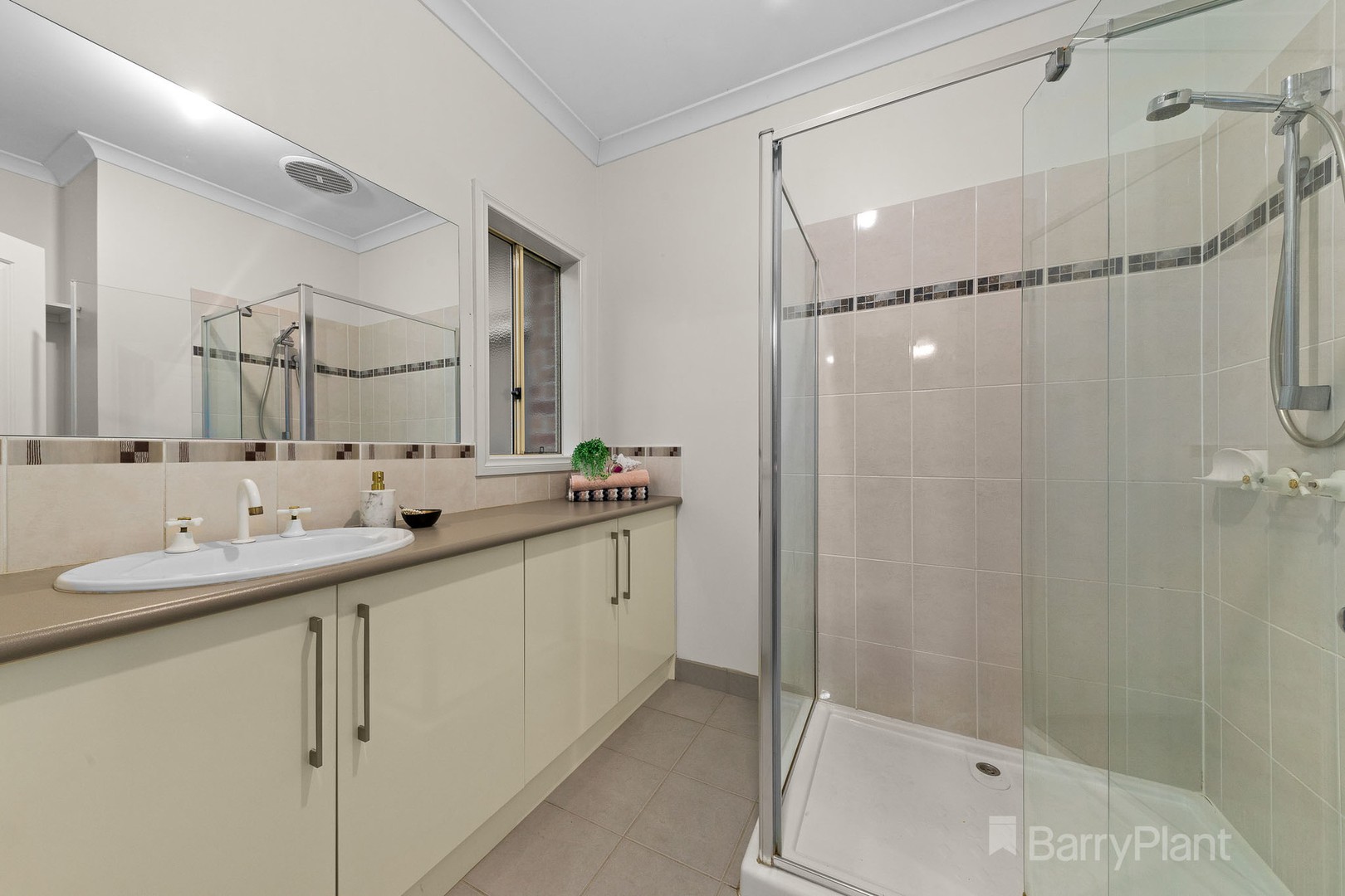 18 Livingstone Boulevard, Pakenham, VIC 3810, Pakenham - Thumbnail 7