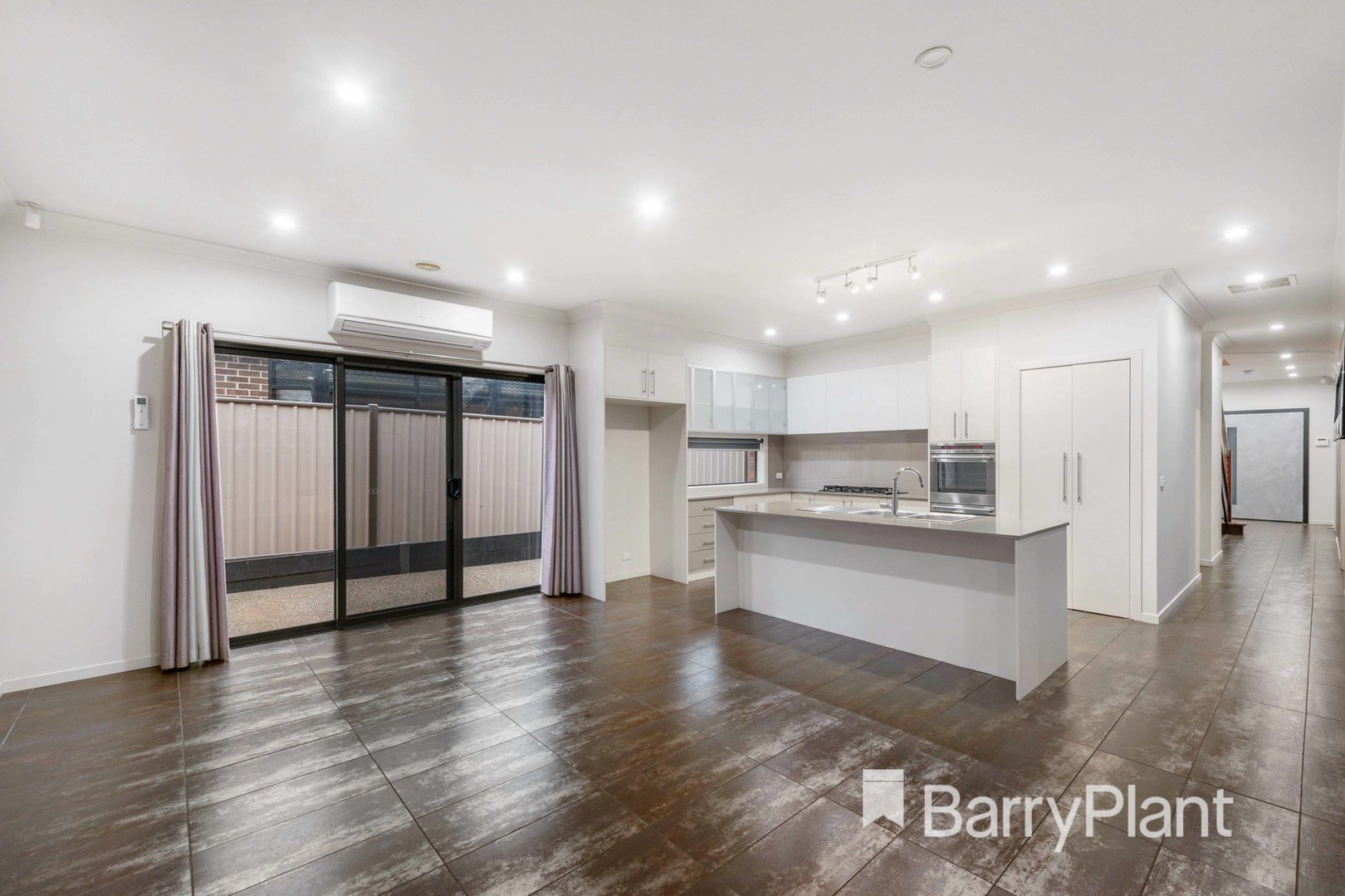18 Lyons Avenue, Burnside Heights, VIC 3023, Burnside Heights - Thumbnail 4