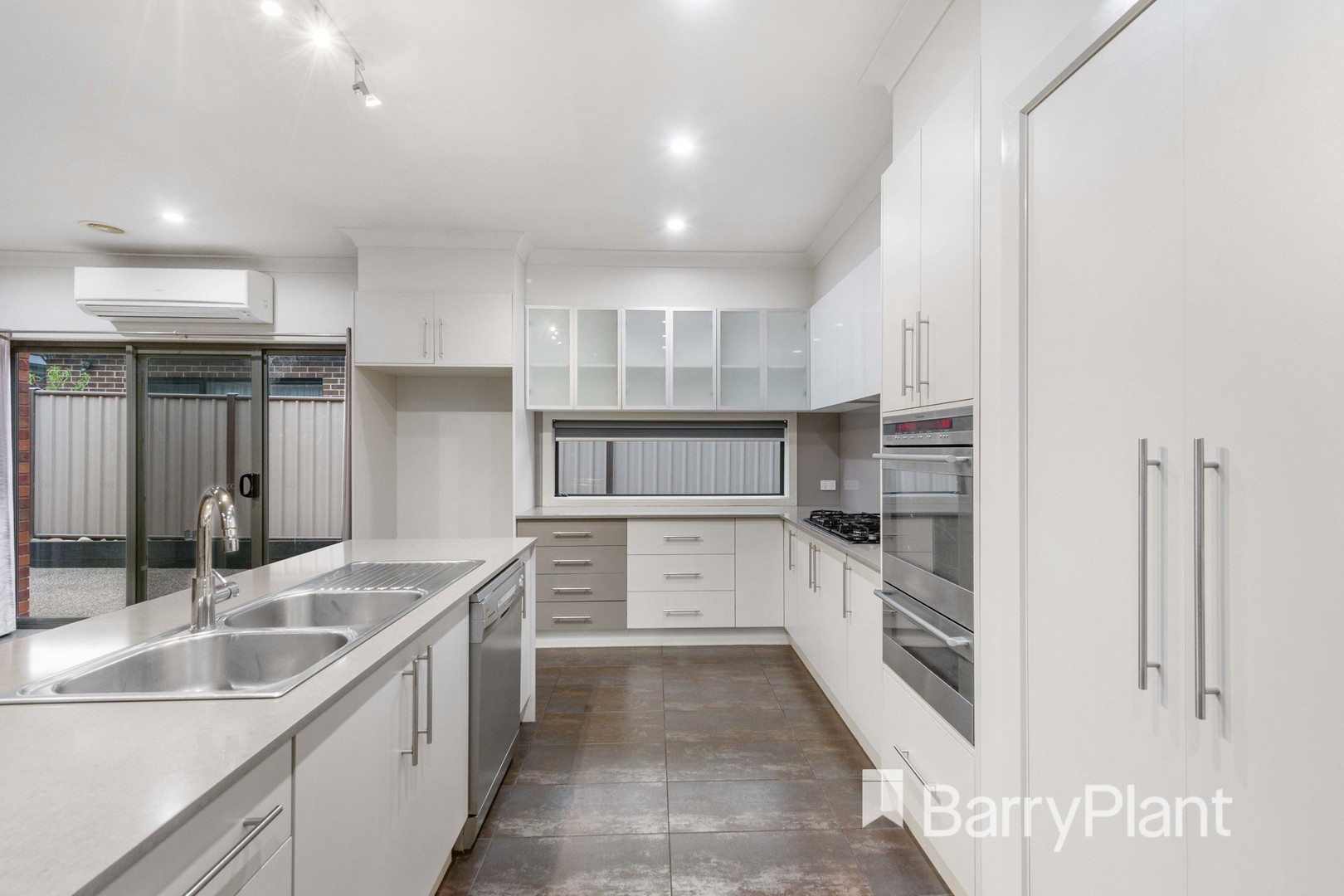 18 Lyons Avenue, Burnside Heights, VIC 3023, Burnside Heights - Thumbnail 7