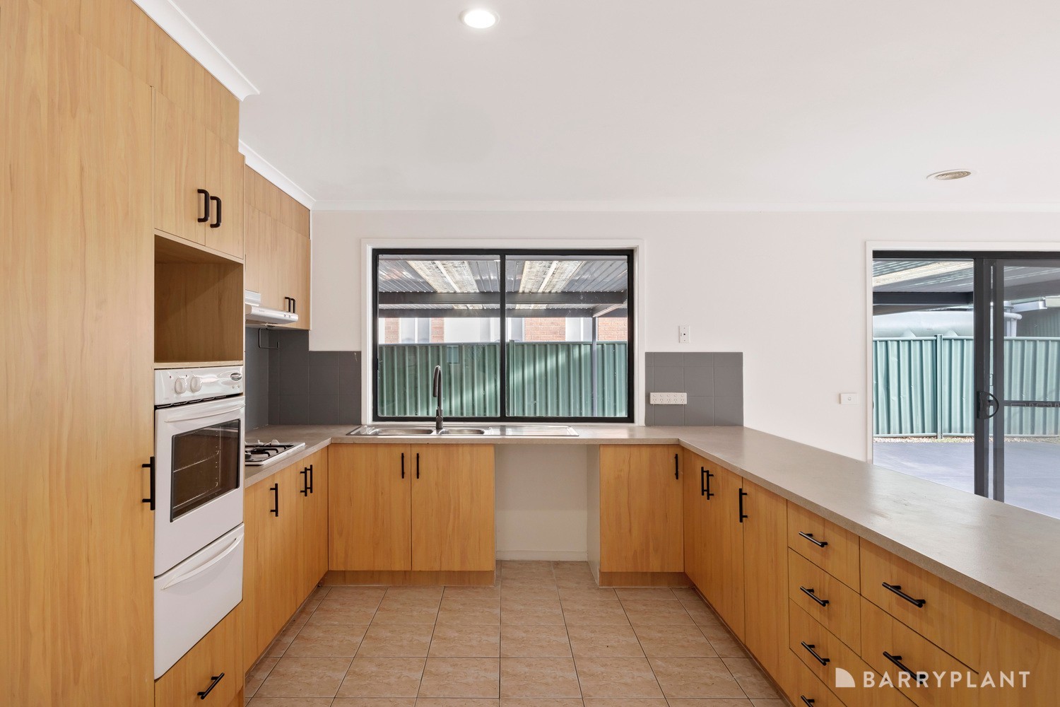 18 Mcquillan Way, Burnside, VIC 3023, Burnside - Thumbnail 4