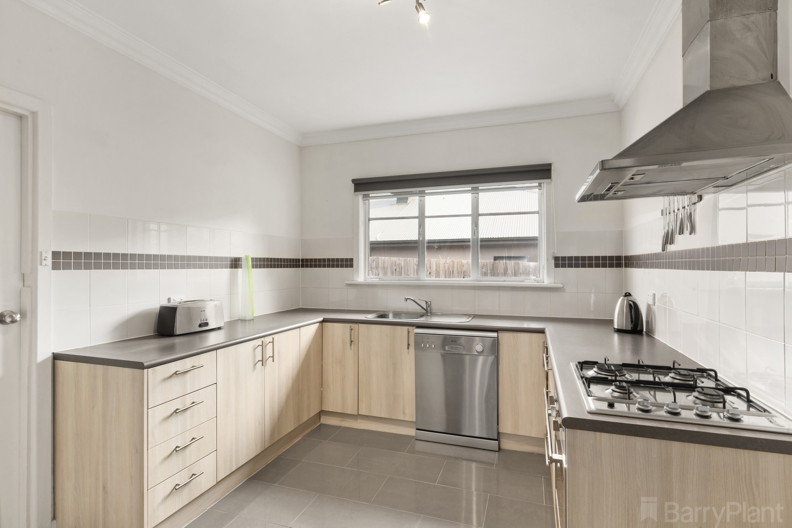 18 Miller Grove, Ringwood East, VIC 3135, Ringwood East - Thumbnail 2