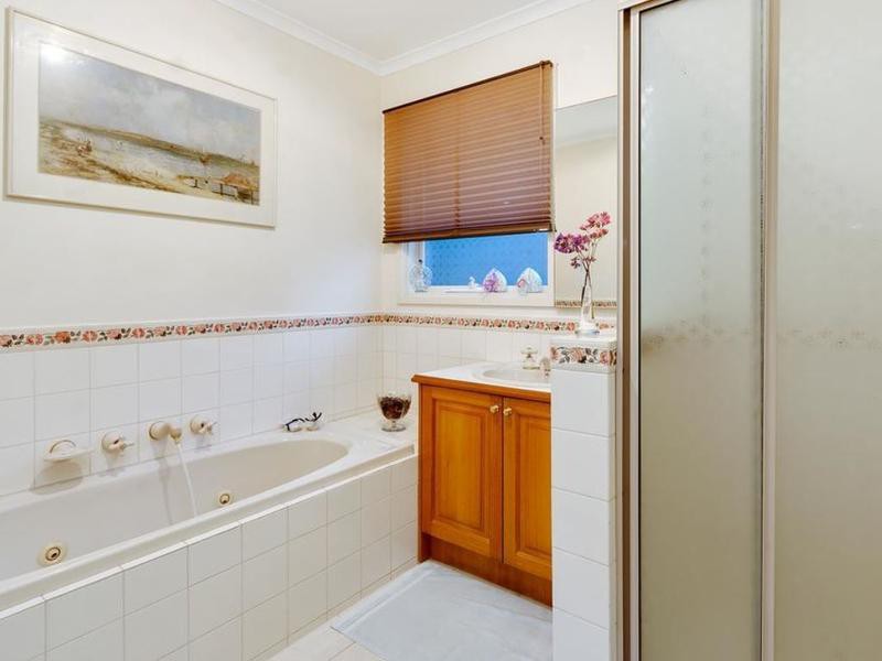 18 Mirabel Avenue, Ringwood East, VIC 3135, Ringwood East - Thumbnail 8
