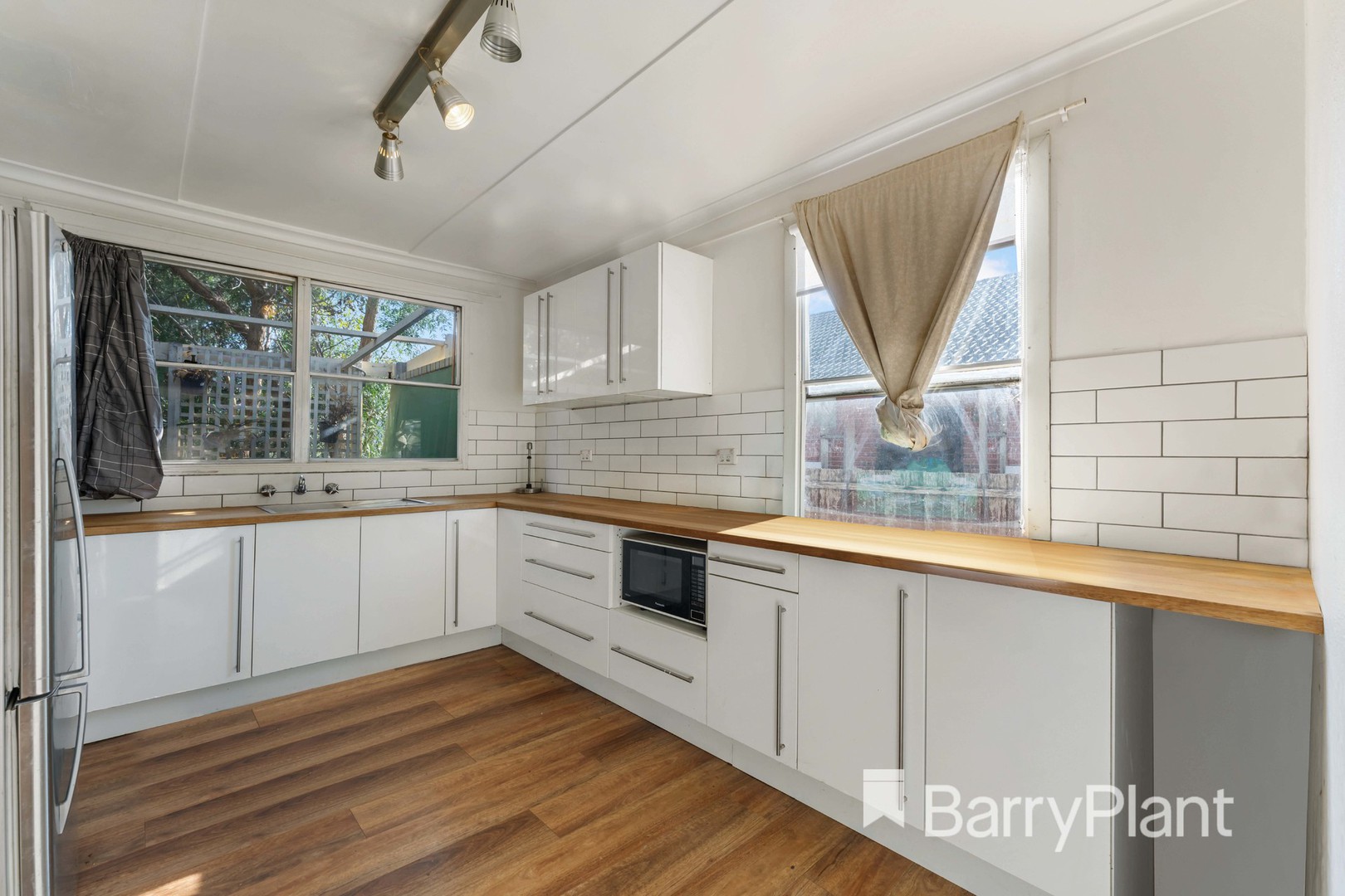 18 Myrtle Street, Werribee, VIC 3030, Werribee - Thumbnail 3