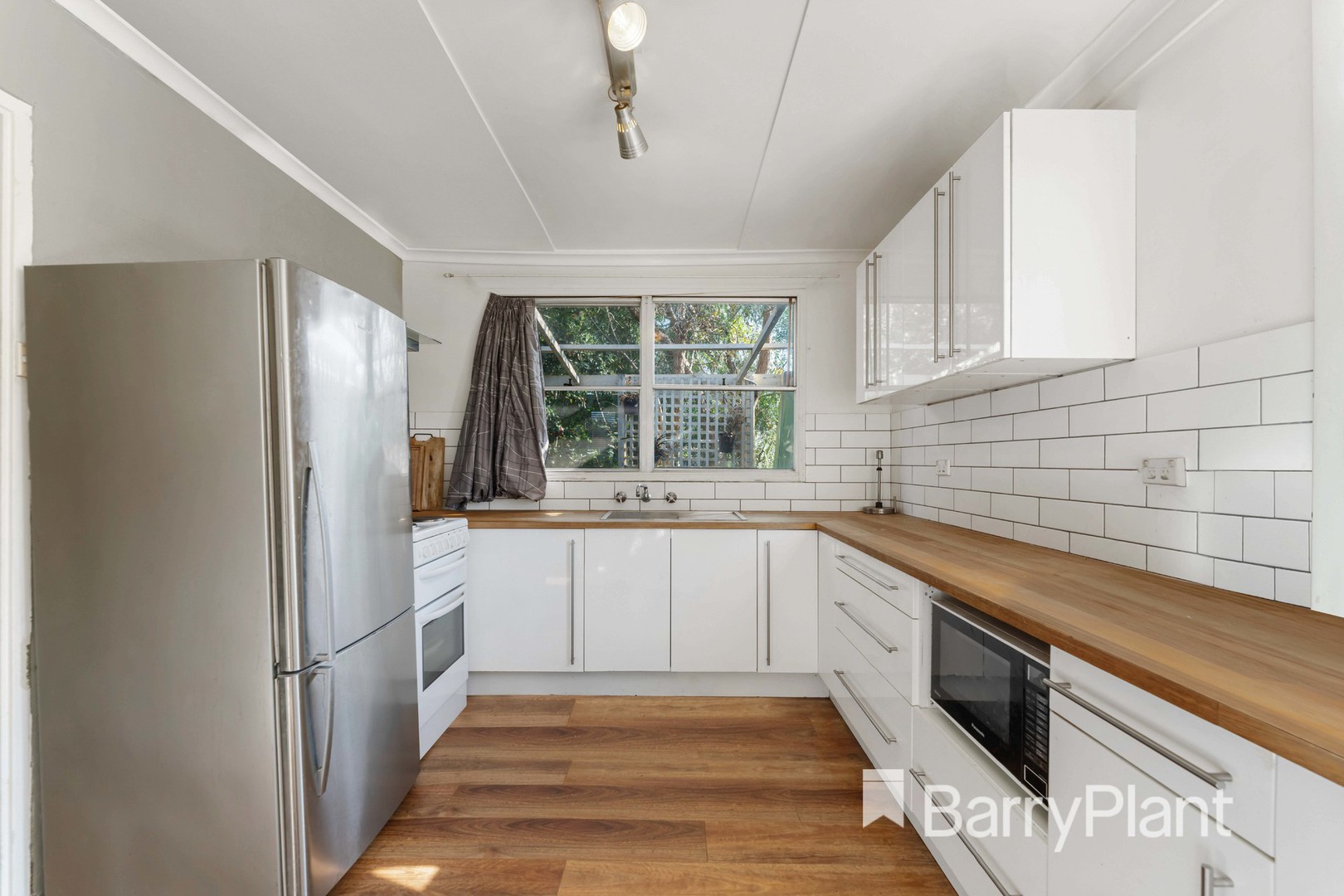 18 Myrtle Street, Werribee, VIC 3030, Werribee - Thumbnail 4