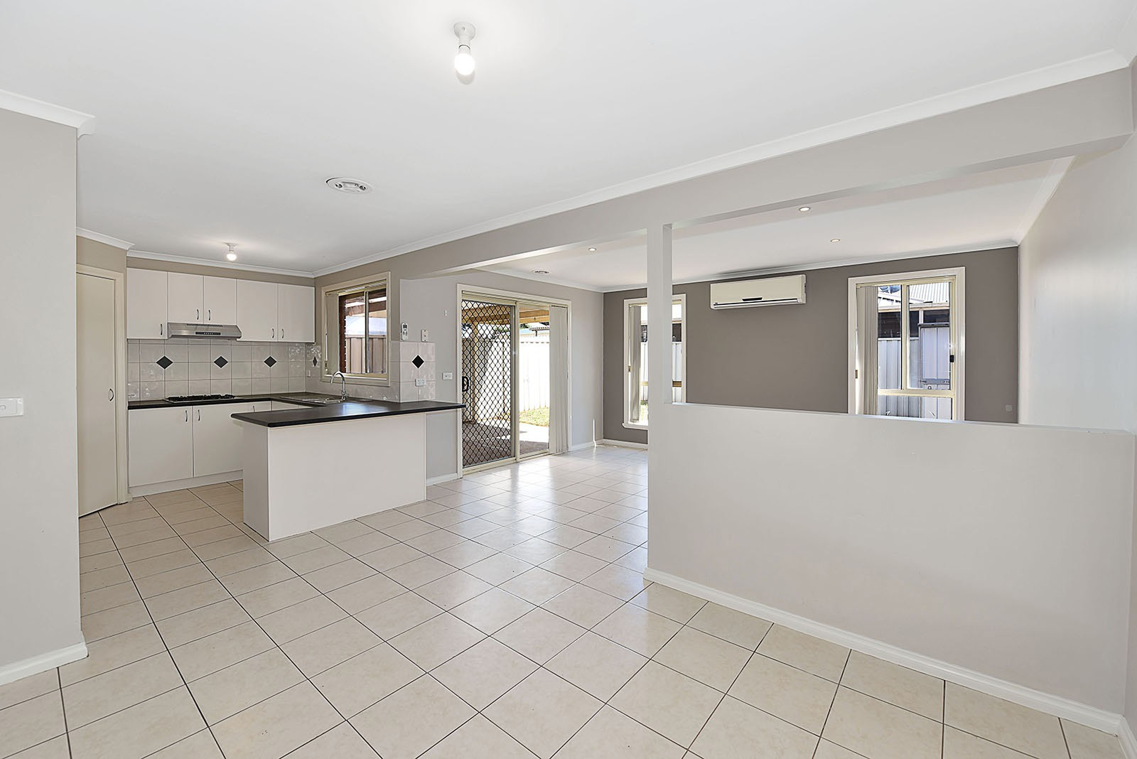 18 Naracoorte Drive, Caroline Springs, VIC 3023, Caroline Springs - Thumbnail 2