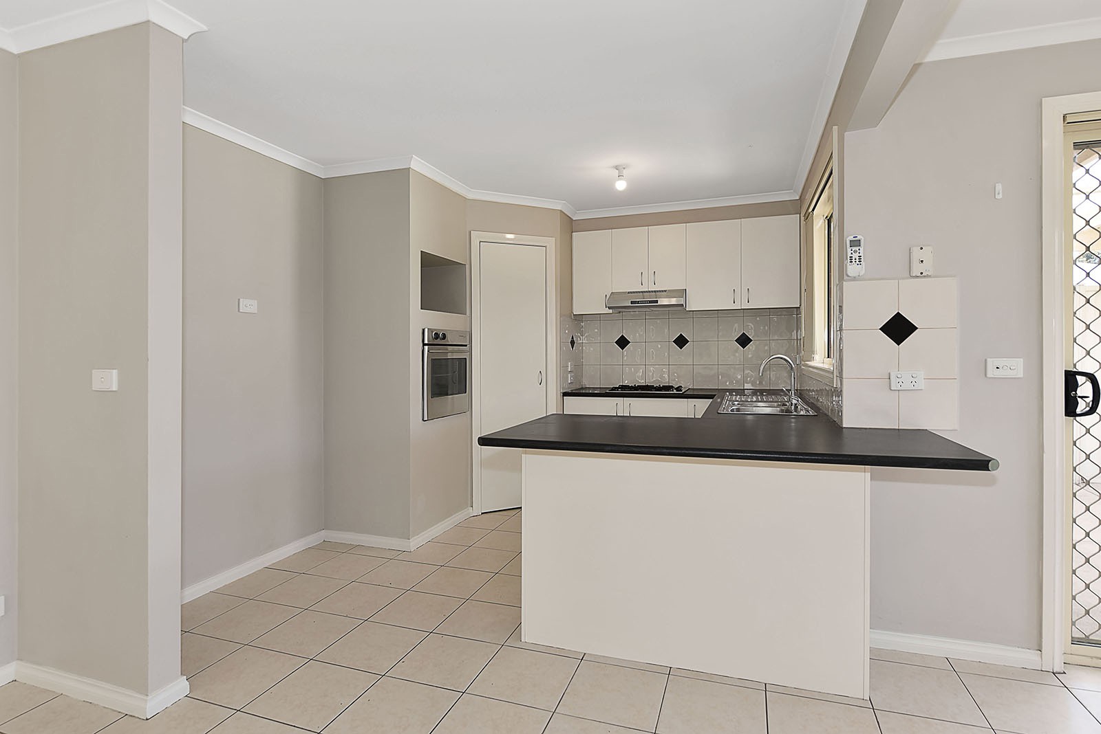 18 Naracoorte Drive, Caroline Springs, VIC 3023, Caroline Springs - Thumbnail 3