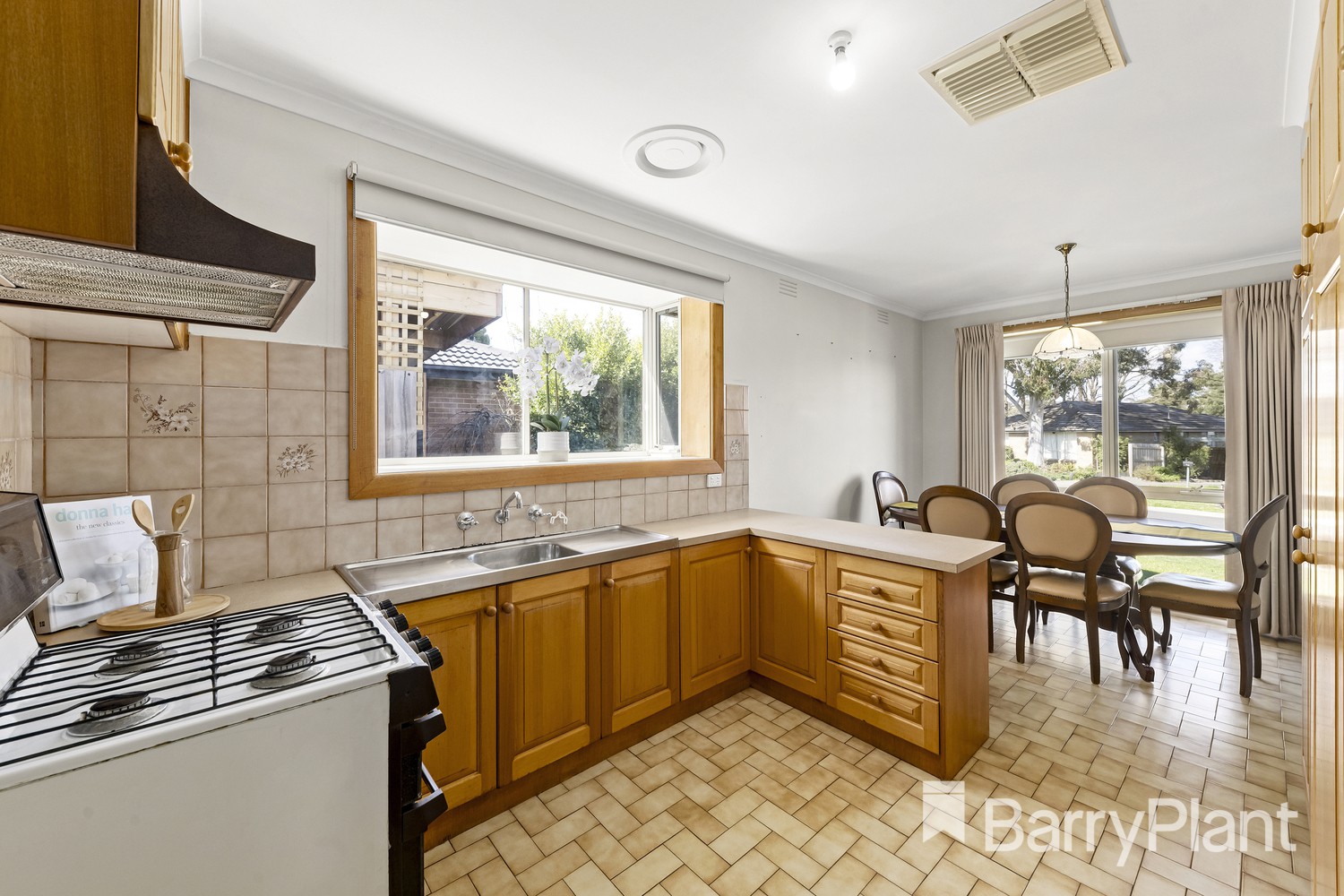 18 Neilsen Crescent, Bundoora, VIC 3083, Bundoora - Thumbnail 3