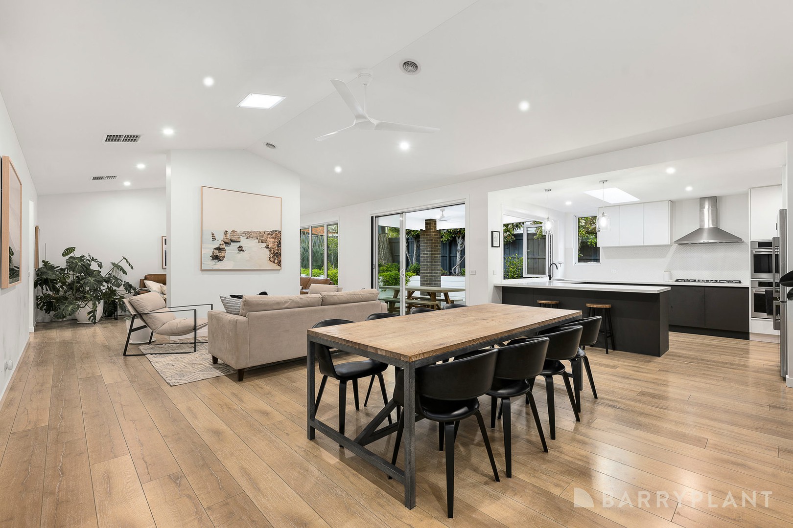 18 Northcott Avenue, Croydon, VIC 3136 - Thumbnail 2 - 22/10/2024