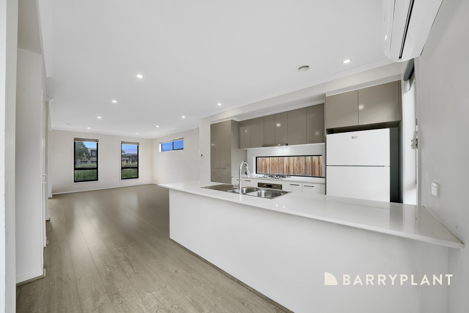 18 Nostrand Walk, Point Cook, VIC 3030, Point Cook - Thumbnail 4