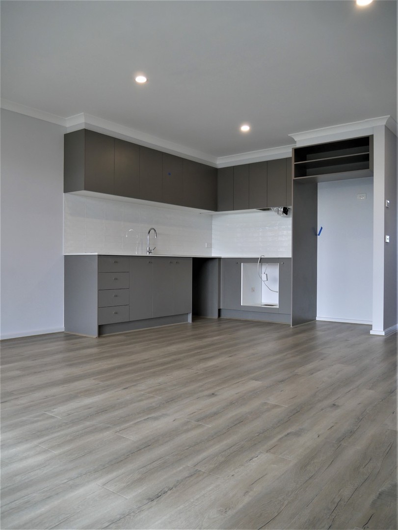 18 Odsal Walk, Strathtulloh, VIC 3338, Strathtulloh - Thumbnail 2