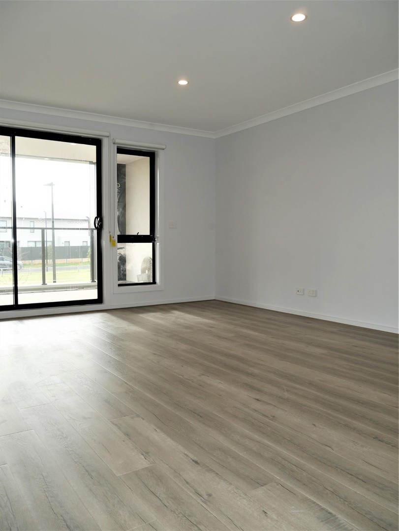 18 Odsal Walk, Strathtulloh, VIC 3338, Strathtulloh - Thumbnail 3