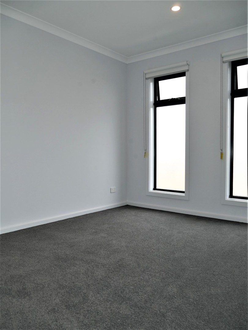 18 Odsal Walk, Strathtulloh, VIC 3338, Strathtulloh - Thumbnail 5